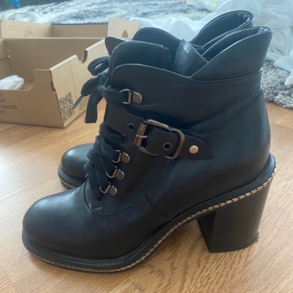 Ugo Rossetti leather ankle boots, size 37 eu(6.5-7)